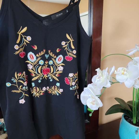 Floral Embroidered Cami Tank - Picture 2 of 9